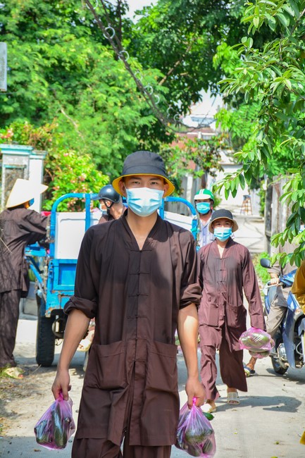 Continuing to support people in need in the Covid-19 pandemic of Hoang Phap Pagoda (series 4)